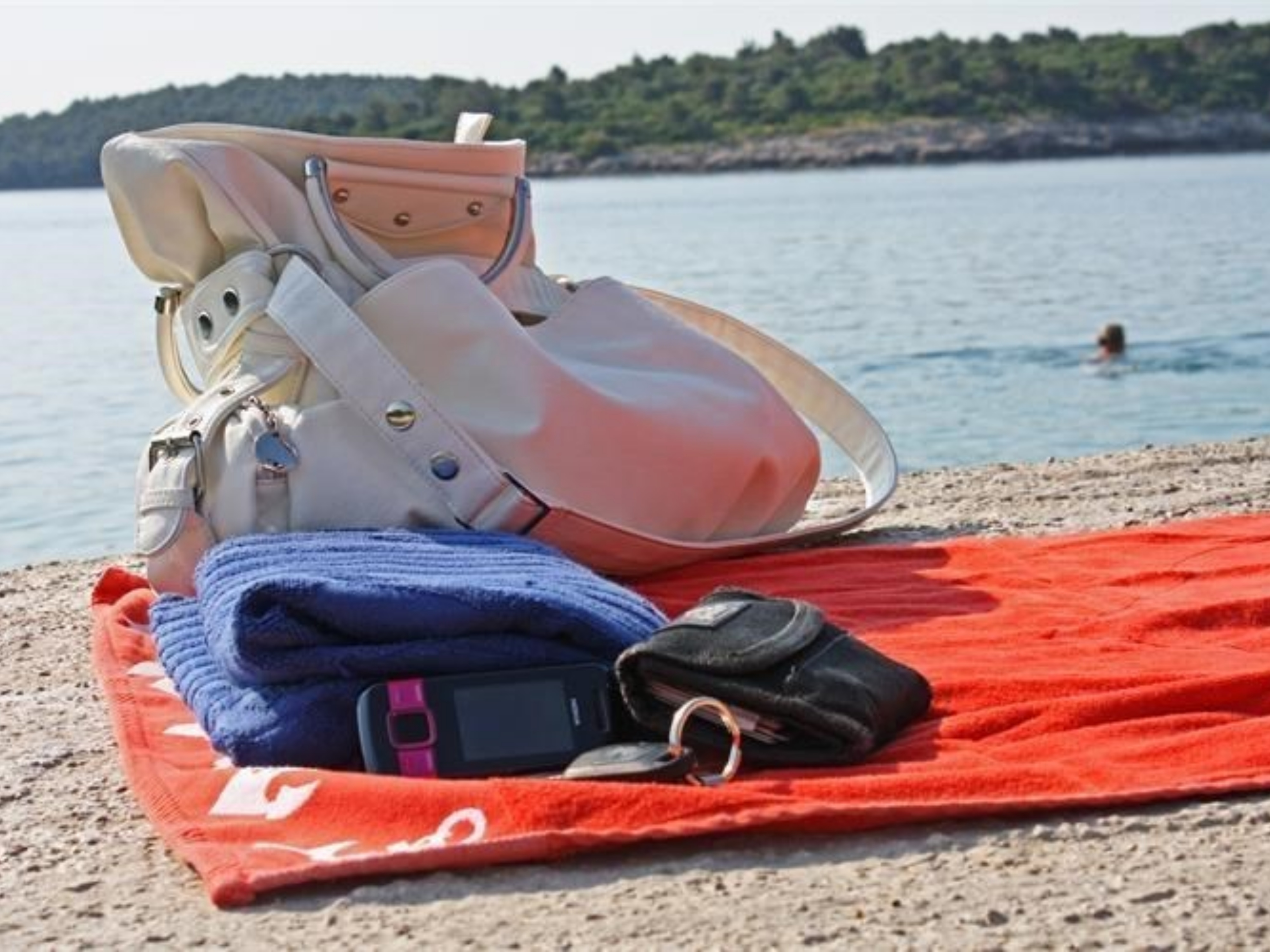 PRIPAZITE Na pulskom području tri krađe na plažama u samo jednom danu